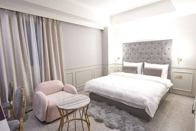 Premium Tek Büyük Yataklı Oda