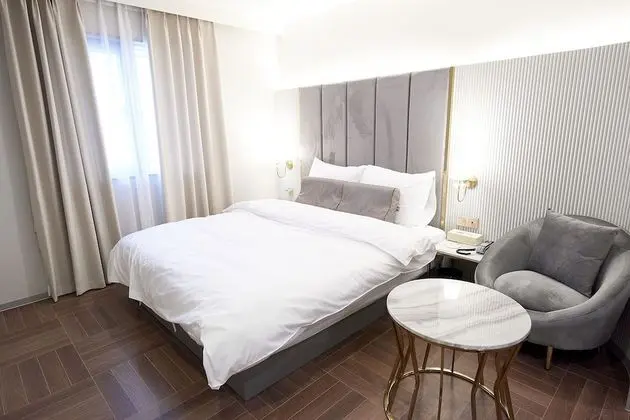 Premium Tek Büyük Yataklı Oda