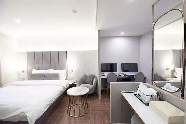 Premium Tek Büyük Yataklı Oda