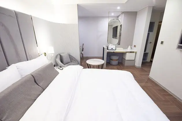Premium Tek Büyük Yataklı Oda