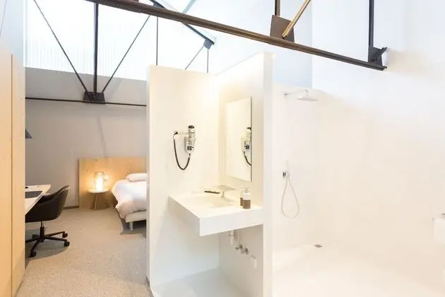 Standard Tek Büyük Yataklı Oda (Industrial)