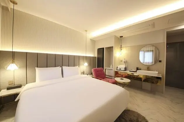 Deluxe Tek Büyük Yataklı Oda