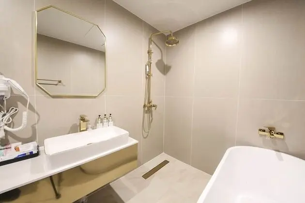 Premium Tek Büyük Yataklı Oda