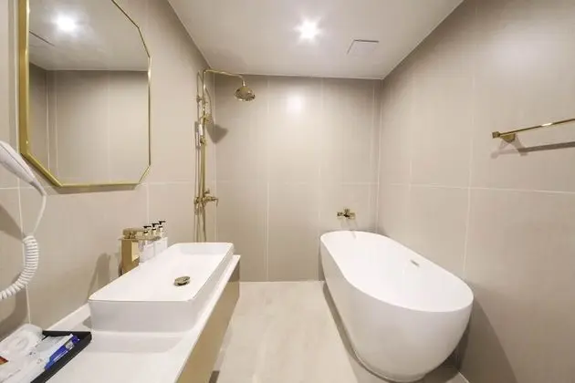 Premium Tek Büyük Yataklı Oda