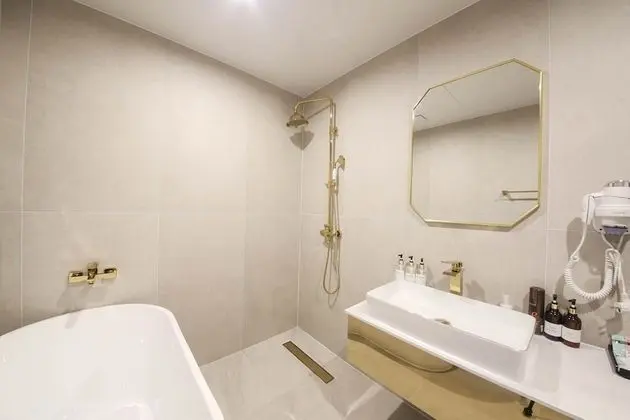 Premium Tek Büyük Yataklı Oda