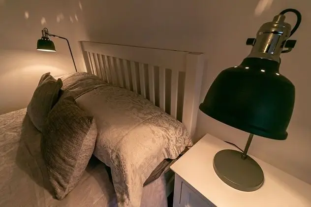 Deluxe Tek Büyük Yataklı Oda, Ortak Banyo, Bahçe Manzaralı (Mulberry Room )
