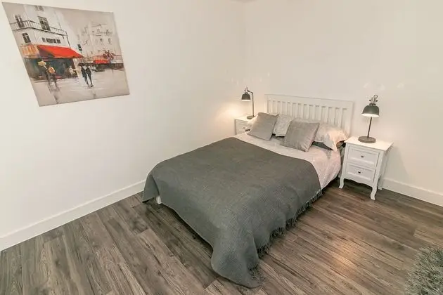 Luxury Tek Büyük Yataklı Oda, Ortak Banyo (Chestnut)