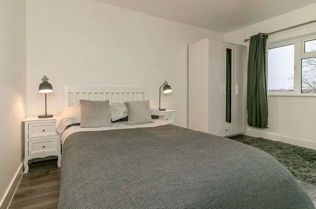 Luxury Tek Büyük Yataklı Oda, Ortak Banyo (Chestnut)