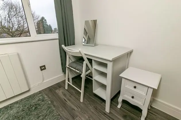 Luxury Tek Büyük Yataklı Oda, Ortak Banyo (Chestnut)