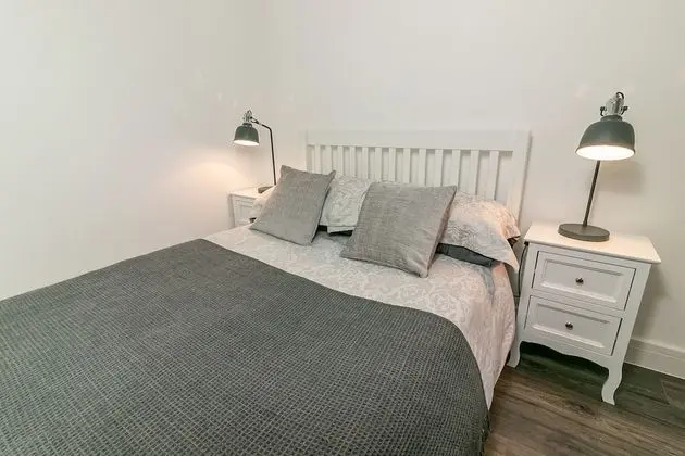 Luxury Tek Büyük Yataklı Oda, Ortak Banyo (Chestnut)