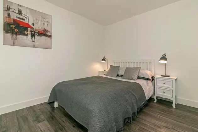 Luxury Tek Büyük Yataklı Oda, Ortak Banyo (Chestnut)
