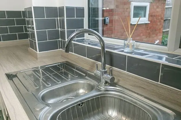 Premium Tek Büyük Yataklı Oda, Ortak Banyo (Conifer Room )