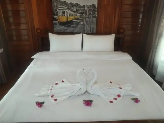 Honeymoon Tek Büyük Yataklı Oda