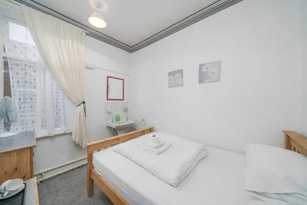 Basic Tek Büyük Yataklı Oda, Ortak Banyo