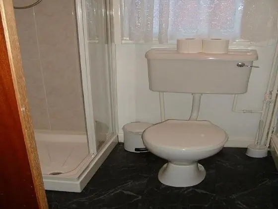 Basic Tek Büyük Yataklı Oda, Ortak Banyo