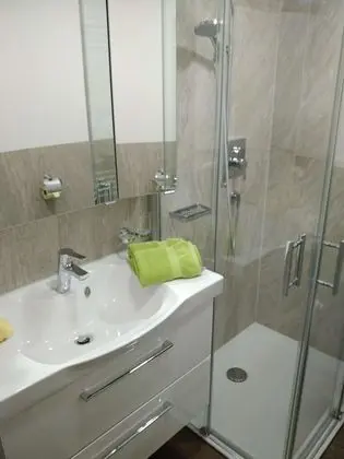 Tek Büyük Yataklı Oda, Balkon, Dağ Manzaralı