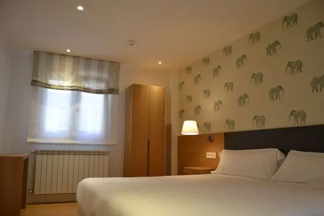 Tek Büyük Yataklı Oda (Interior)