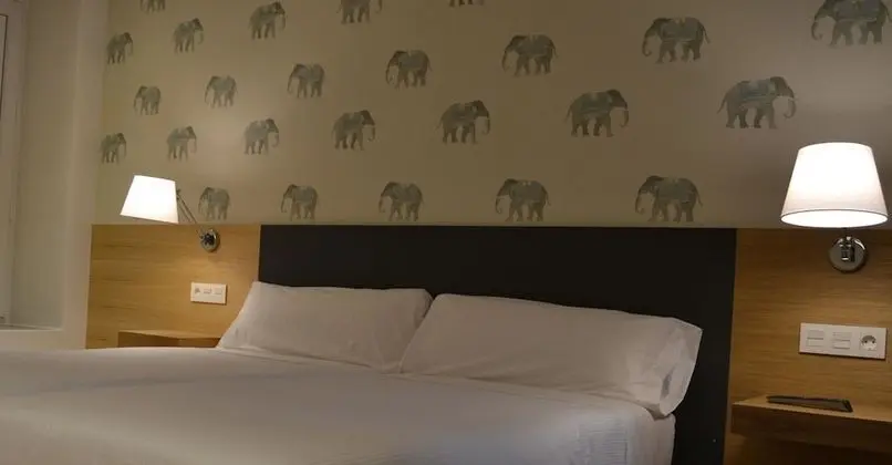 Tek Büyük Yataklı Oda (Interior)