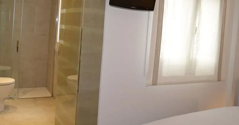 Tek Büyük Yataklı Oda (Interior)