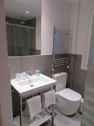 Tek Büyük Yataklı Oda (Interior)