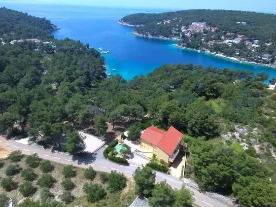 Ev (Denis - 100 m from beach - H(11))