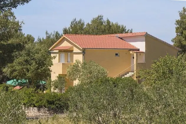 Ev (Denis - 100 m from beach - H(11))