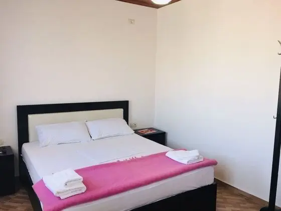 Classic Tek Büyük Yataklı Oda