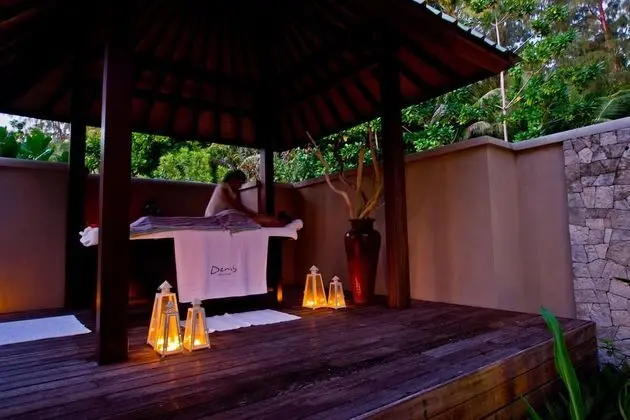 Beachfront Spa Cottage