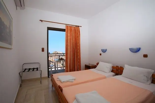 Tek Büyük veya İki Ayrı Yataklı Oda, Deniz Manzaralı