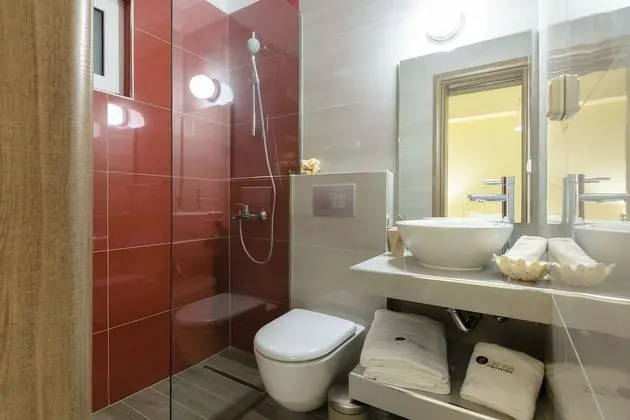 Üç Kişilik Oda