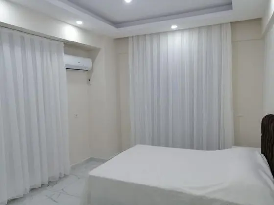 Daire-Tek Yatak Odalı,Deniz ve Dağ Manzaralı,Balkonlu