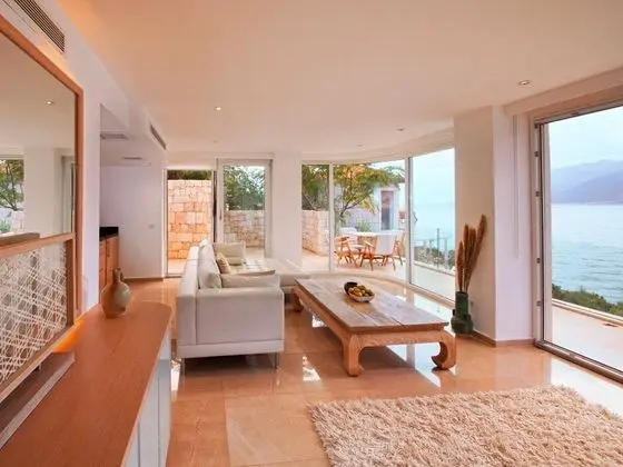 The Pool House, Deniz Manzaralı