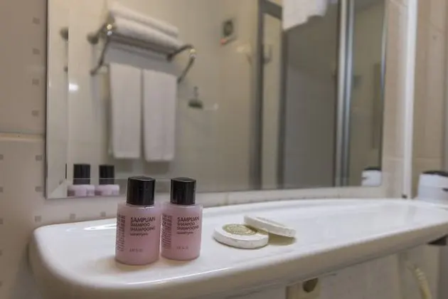 Bathroom amenities