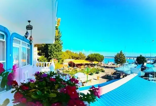 Güne Bakan Aile Suit
