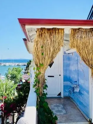 Lebi Derya Suit