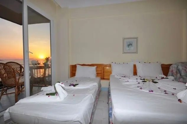 Üç Kişilik Oda
