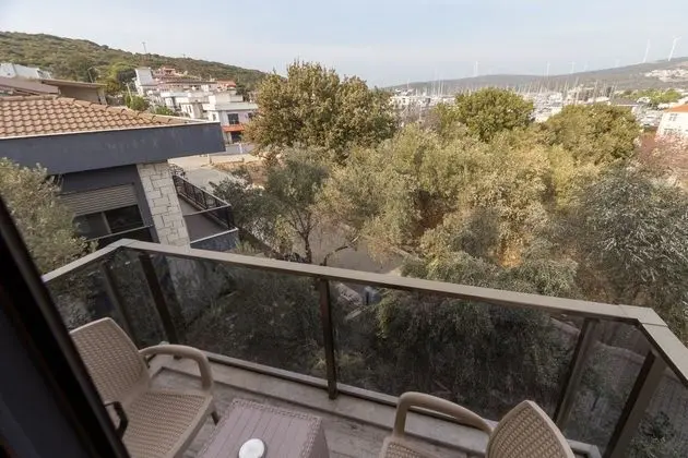DELUXE 3 KISILIK BALKONLU