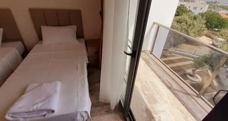 DELUXE 3 KISILIK BALKONLU