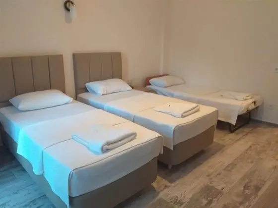 DELUXE 3 KISILIK BALKONLU