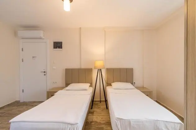 Suite - İki Yatak Odalı, Bahçe Manzaralı, Balkonlu