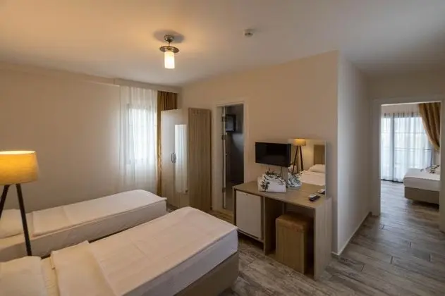 Suite - İki Yatak Odalı, Bahçe Manzaralı, Balkonlu