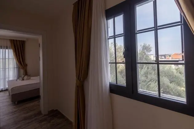 Suite - İki Yatak Odalı, Bahçe Manzaralı, Balkonlu