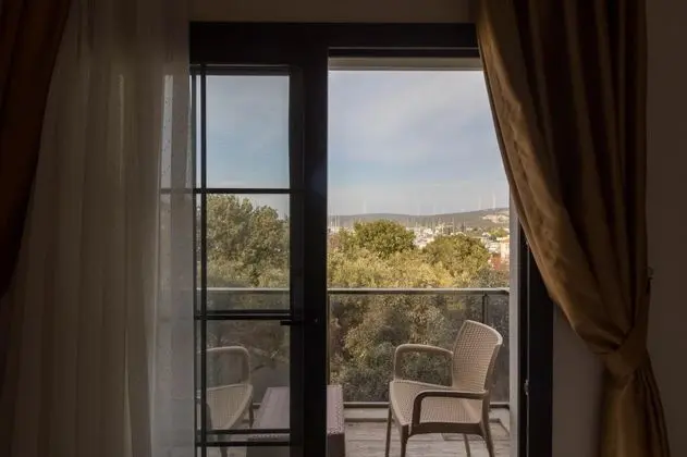Suite - İki Yatak Odalı, Bahçe Manzaralı, Balkonlu