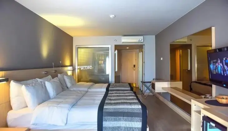 Premium Custom Oda Kısmi Deniz Manzaralı