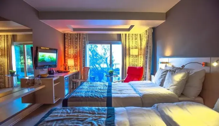 Premium Custom Oda Kısmi Deniz Manzaralı