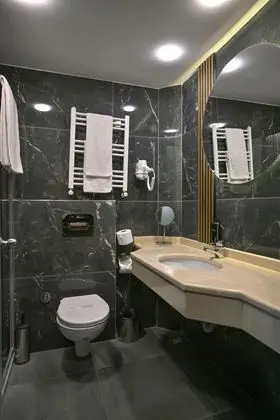Standart Oda,Bahçe Manzaralı,Fransız Balkonlu