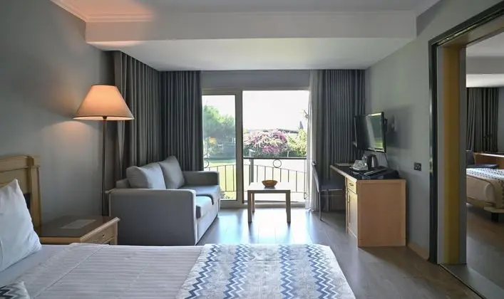 Standart Oda,Bahçe Manzaralı,Fransız Balkonlu