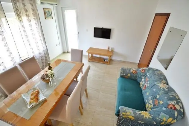 Apart Daire (Denko - right on the beach - A1(6+2))