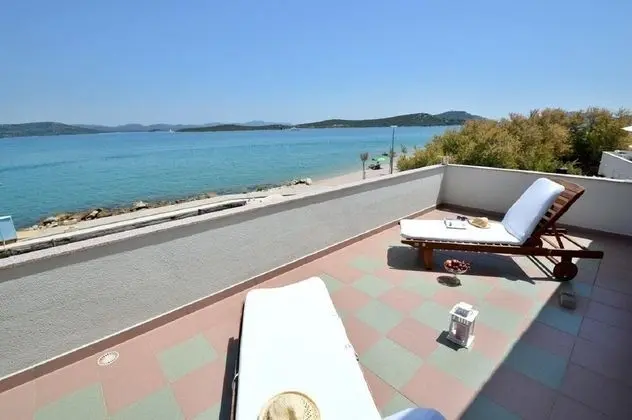 Apart Daire (Denko - right on the beach - A1(6+2))