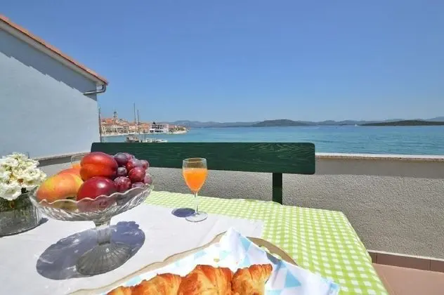 Apart Daire (Denko - right on the beach - A1(6+2))